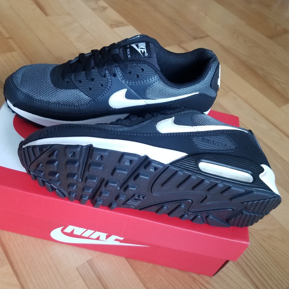 NIKE Air Max 90's Iron/Smoke Grey & White NWT - Picture 6 of 6